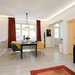 5 Personen Altbau Nahe Kurfuerstendamm - Shakespeare