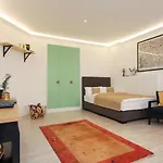5 Personen Altbau Nahe Kurfuerstendamm - Shakespeare